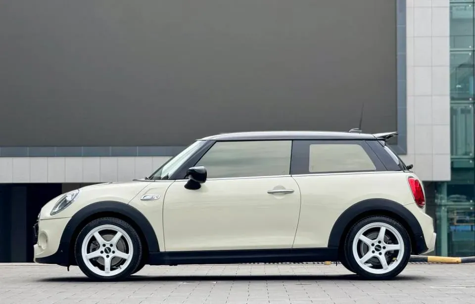 2020 MINI MINI 2.0T 192HP L4 7DCT,autocango,china used car exporter,china ev exporter,chinese used car exporter,chinese used ev exporter