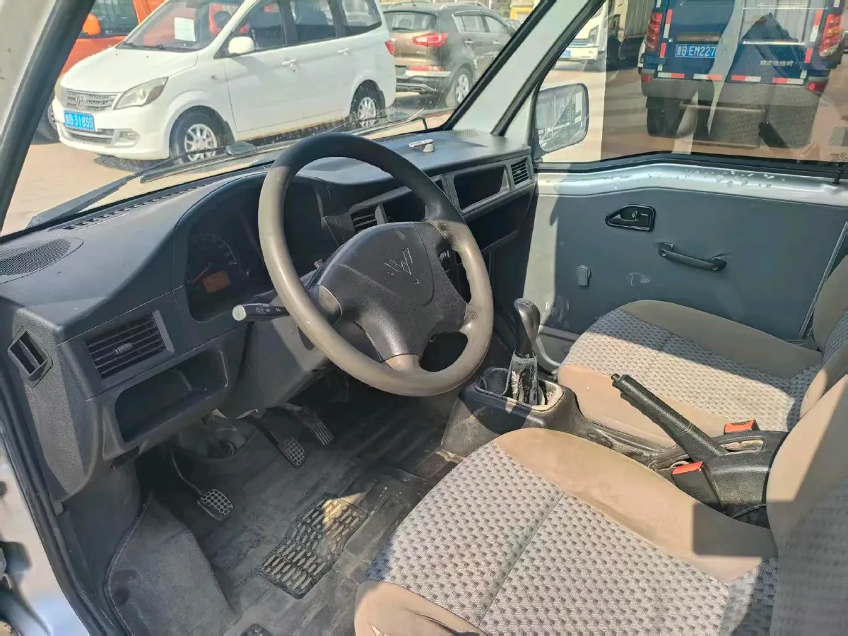 2020 WuLing ZhiGuang 1.2L 76HP L4 5MT,autocango,china used car exporter,china ev exporter,chinese used car exporter,chinese used ev exporter