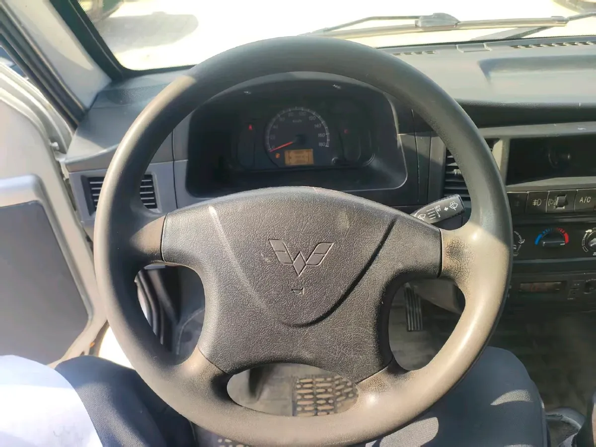 2020 WuLing ZhiGuang 1.2L 76HP L4 5MT,autocango,china used car exporter,china ev exporter,chinese used car exporter,chinese used ev exporter