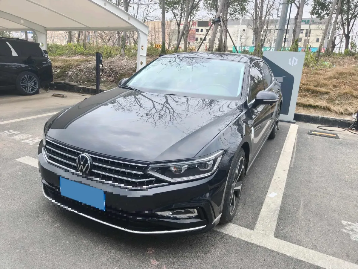 2023 Volkswagen Magotan 2.0T 186HP L4 7DCT,autocango,china used car exporter,china ev exporter,chinese used car exporter,chinese used ev exporter