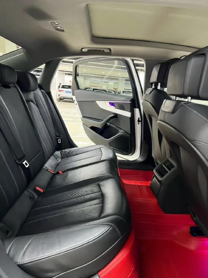 2022 Audi A4L 2.0T 190HP L4 7DCT,autocango,china used car exporter,china ev exporter,chinese used car exporter,chinese used ev exporter