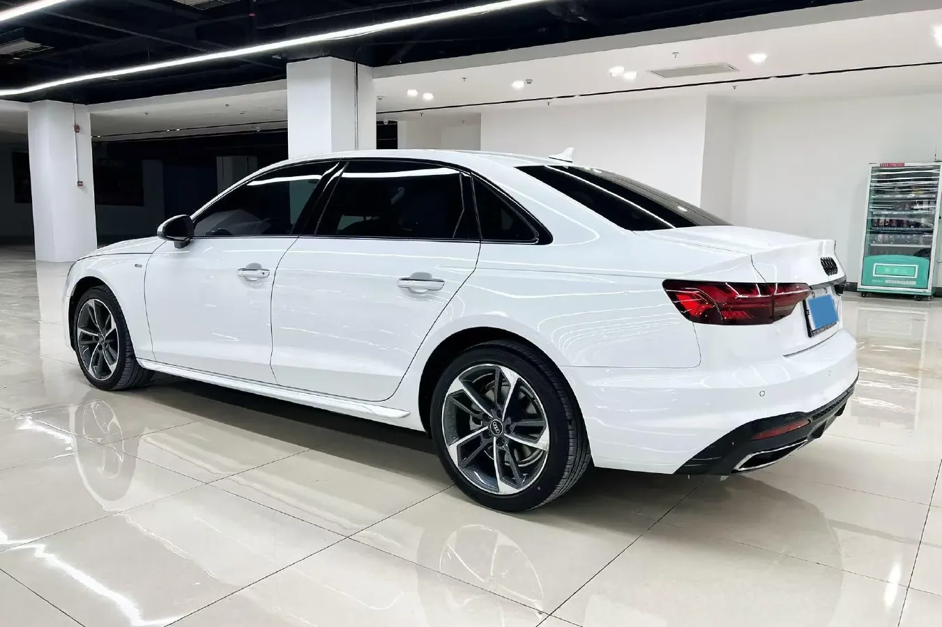 2022 Audi A4L 2.0T 190HP L4 7DCT,autocango,china used car exporter,china ev exporter,chinese used car exporter,chinese used ev exporter