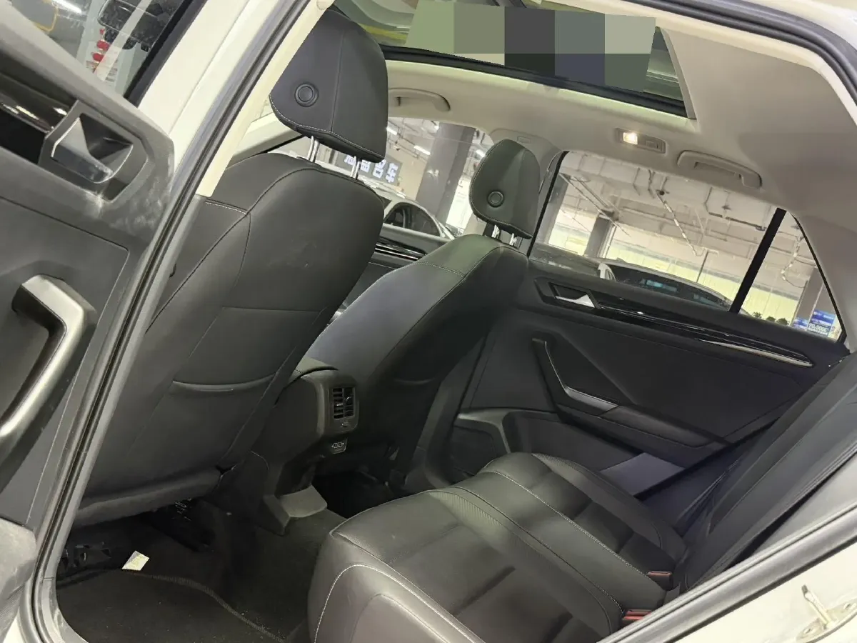 2022 Volkswagen T-Roc 1.4T 150HP L4 7DCT,autocango,china used car exporter,china ev exporter,chinese used car exporter,chinese used ev exporter