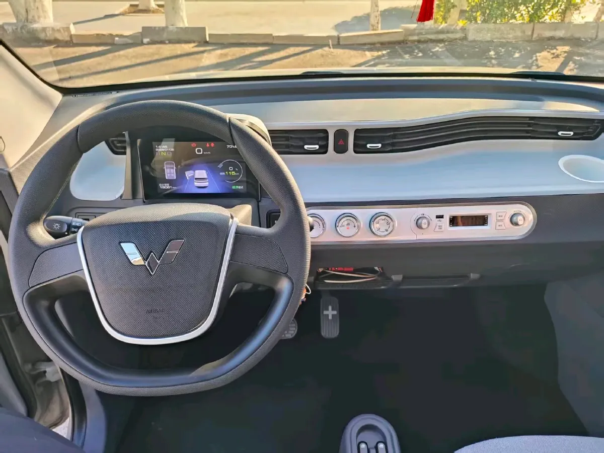 2022 WuLing HongGuang MINI EV BEV 9KWH,autocango,china used car exporter,china ev exporter,chinese used car exporter,chinese used ev exporter