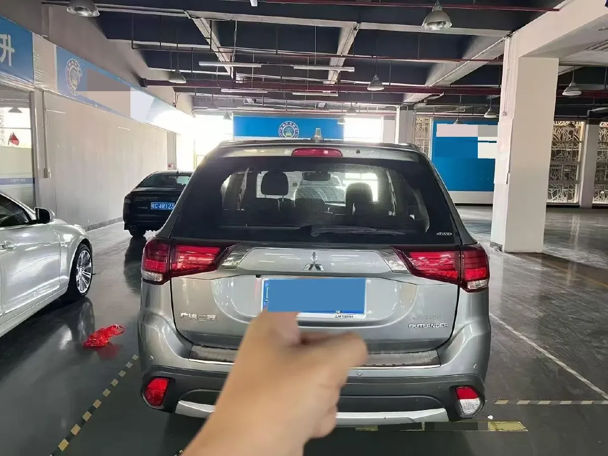 2018 Mitsubishi Outlander 2.4L 192HP L4 CVT,autocango,china used car exporter,china ev exporter,chinese used car exporter,chinese used ev exporter