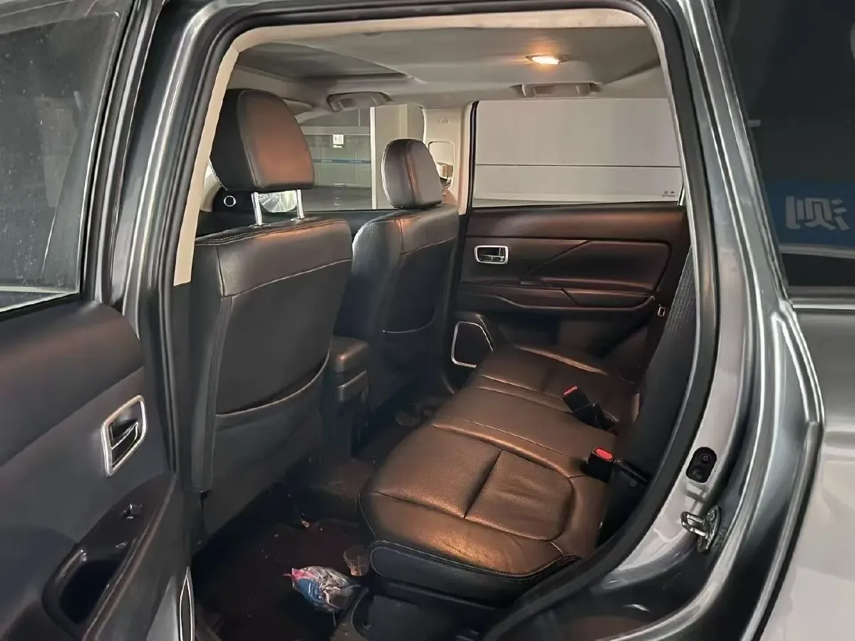 2018 Mitsubishi Outlander 2.4L 192HP L4 CVT,autocango,china used car exporter,china ev exporter,chinese used car exporter,chinese used ev exporter