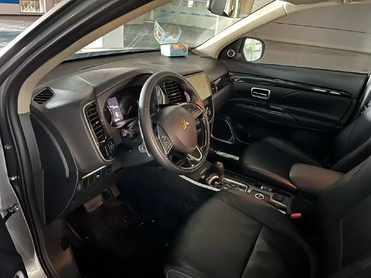 2018 Mitsubishi Outlander 2.4L 192HP L4 CVT,autocango,china used car exporter,china ev exporter,chinese used car exporter,chinese used ev exporter