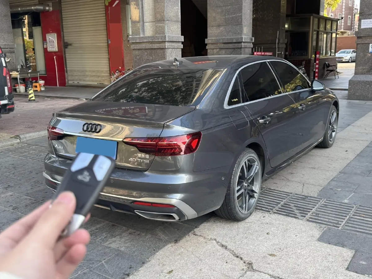 2020 Audi A4L 2.0T 190HP L4 7DCT,autocango,china used car exporter,china ev exporter,chinese used car exporter,chinese used ev exporter
