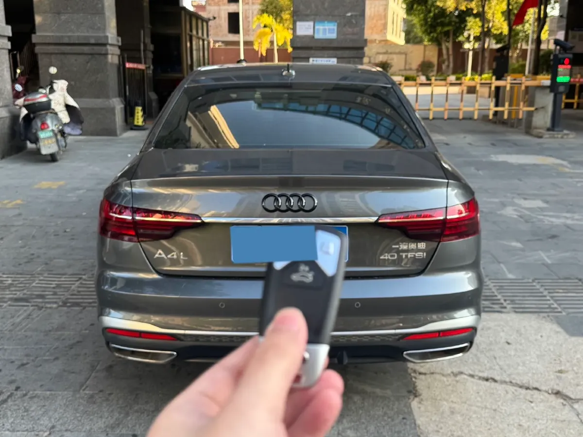 2020 Audi A4L 2.0T 190HP L4 7DCT,autocango,china used car exporter,china ev exporter,chinese used car exporter,chinese used ev exporter