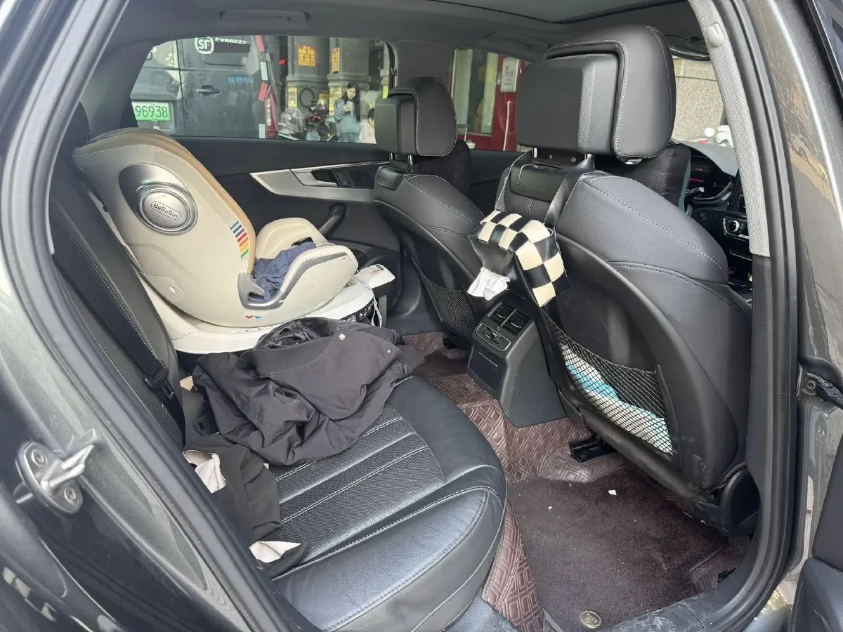 2020 Audi A4L 2.0T 190HP L4 7DCT,autocango,china used car exporter,china ev exporter,chinese used car exporter,chinese used ev exporter