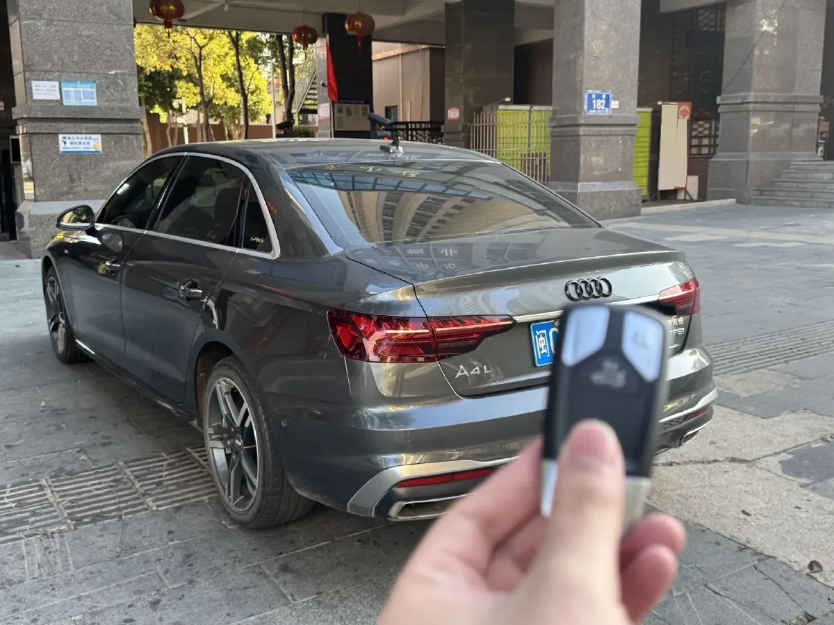 2020 Audi A4L 2.0T 190HP L4 7DCT,autocango,china used car exporter,china ev exporter,chinese used car exporter,chinese used ev exporter