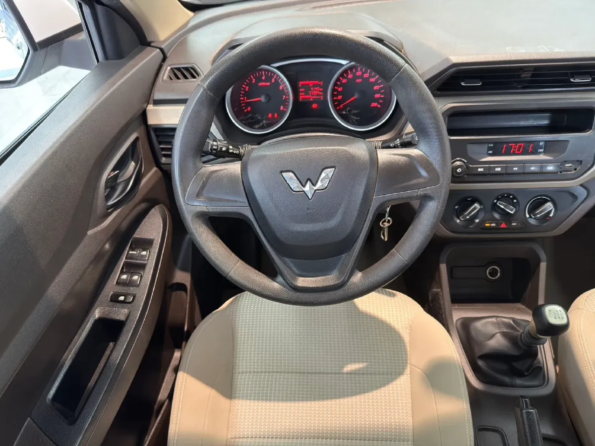 2019 WuLing HongGuang 1.5L 99HP L4 6MT,autocango,china used car exporter,china ev exporter,chinese used car exporter,chinese used ev exporter