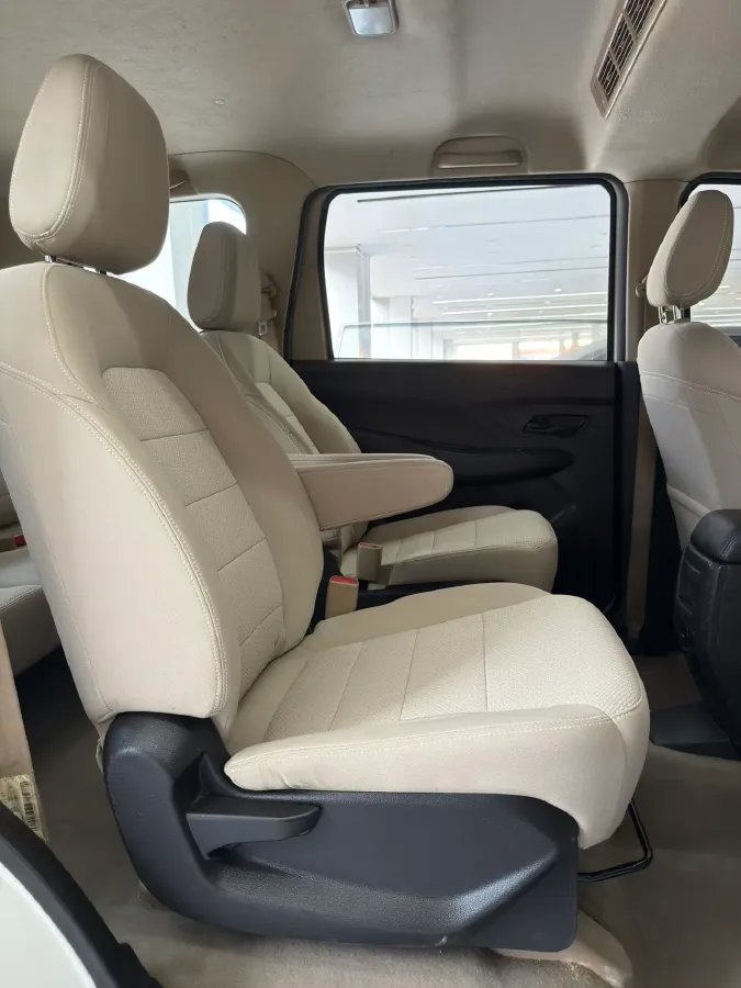 2019 WuLing HongGuang 1.5L 99HP L4 6MT,autocango,china used car exporter,china ev exporter,chinese used car exporter,chinese used ev exporter