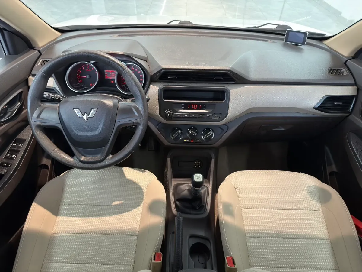 2019 WuLing HongGuang 1.5L 99HP L4 6MT,autocango,china used car exporter,china ev exporter,chinese used car exporter,chinese used ev exporter