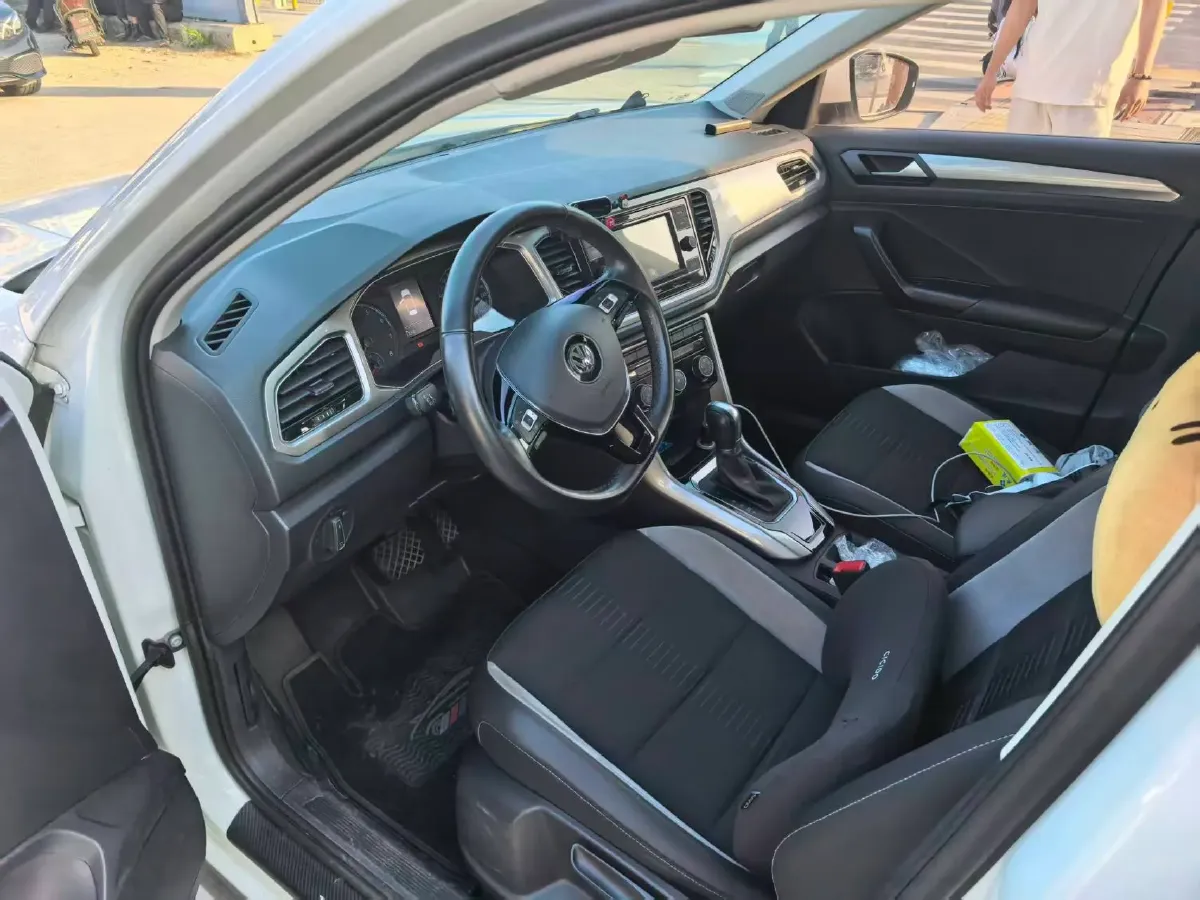 2020 Volkswagen T-Roc 1.4T 131HP L4 7DCT,autocango,china used car exporter,china ev exporter,chinese used car exporter,chinese used ev exporter
