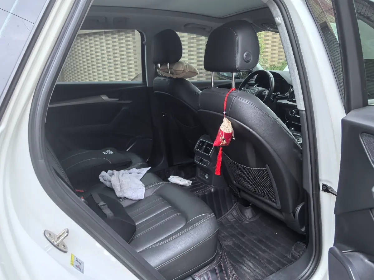 2020 Audi Q5L 2.0T 252HP L4 7DCT,autocango,china used car exporter,china ev exporter,chinese used car exporter,chinese used ev exporter