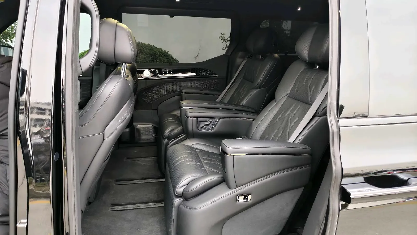 2024 Zeekr 009 BEV 108KWH,autocango,china used car exporter,china ev exporter,chinese used car exporter,chinese used ev exporter