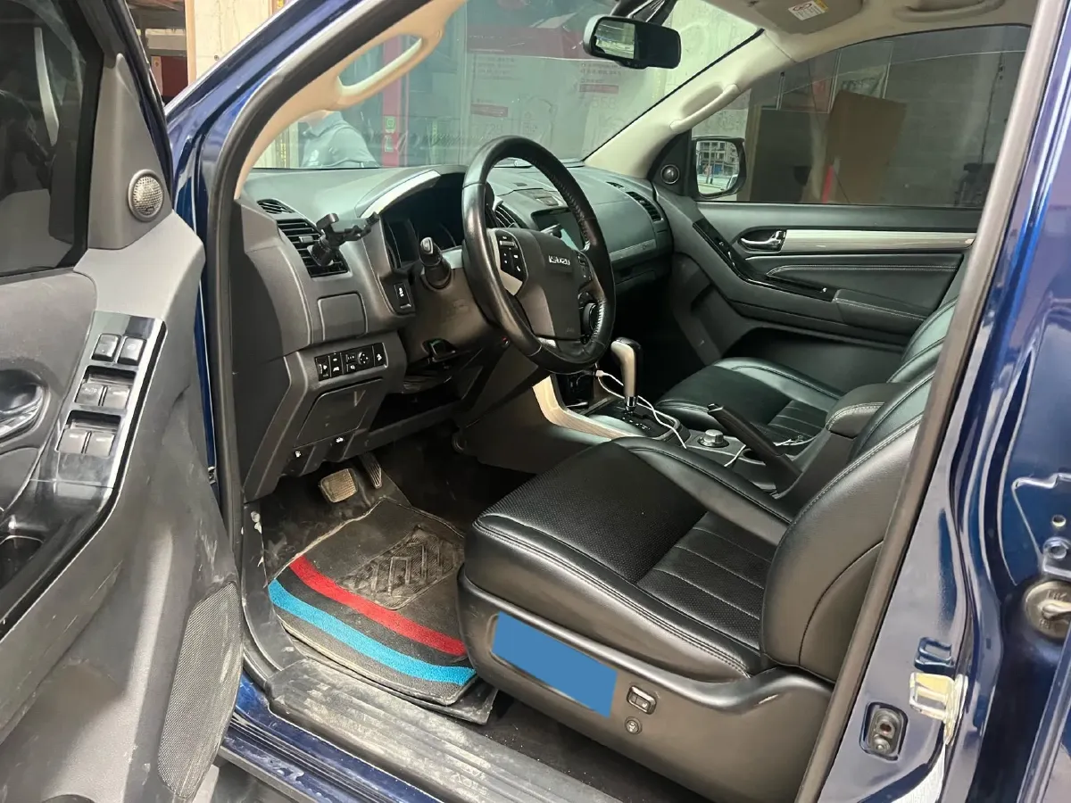 2018 Isuzu D-MAX 3.0T 177HP L4 6AT,autocango,china used car exporter,china ev exporter,chinese used car exporter,chinese used ev exporter