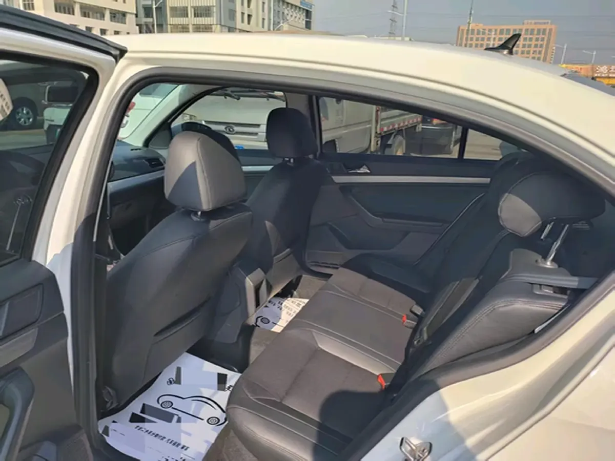 2018 Landwind XiaoYao 1.5T 163HP L4 CVT,autocango,china used car exporter,china ev exporter,chinese used car exporter,chinese used ev exporter