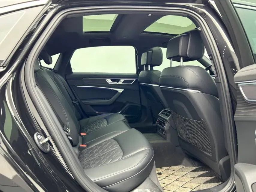 2025 Audi A6L 2.0T 245HP L4 7DCT,autocango,china used car exporter,china ev exporter,chinese used car exporter,chinese used ev exporter