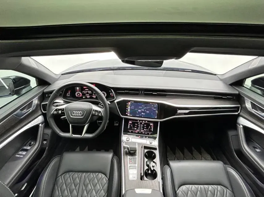 2025 Audi A6L 2.0T 245HP L4 7DCT,autocango,china used car exporter,china ev exporter,chinese used car exporter,chinese used ev exporter