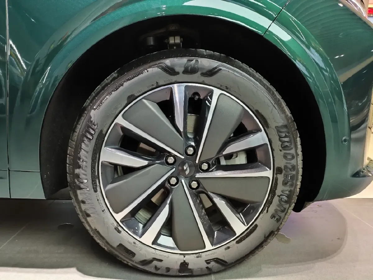 2025 Li L6 Range Extended 154HP L4 REEV,autocango,china used car exporter,china ev exporter,chinese used car exporter,chinese used ev exporter