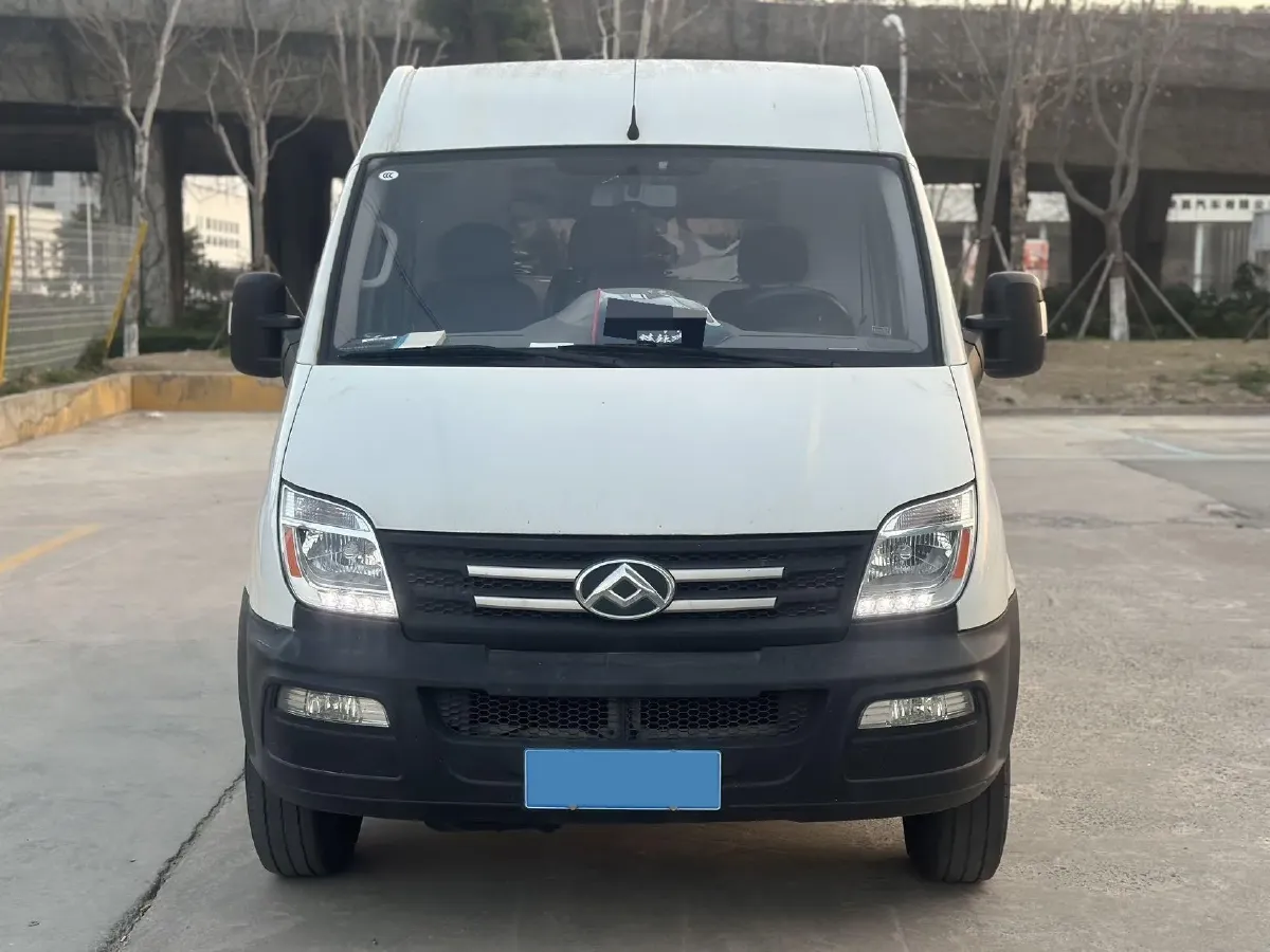 2019 MAXUS XinTu V80 2.5T 136HP L4 6MT,autocango,china used car exporter,china ev exporter,chinese used car exporter,chinese used ev exporter