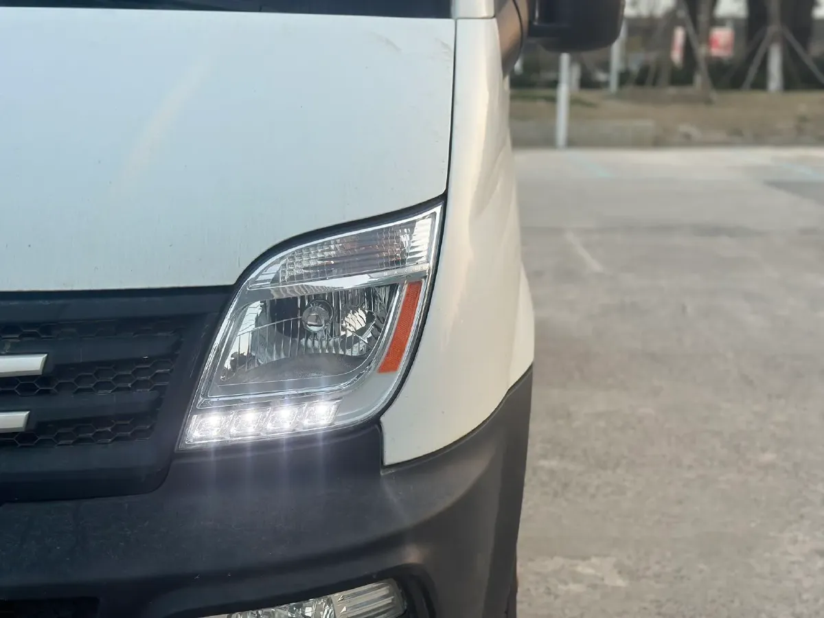 2019 MAXUS XinTu V80 2.5T 136HP L4 6MT,autocango,china used car exporter,china ev exporter,chinese used car exporter,chinese used ev exporter