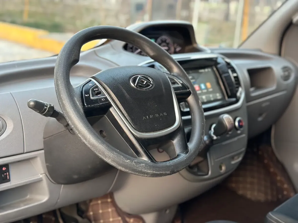 2019 MAXUS XinTu V80 2.5T 136HP L4 6MT,autocango,china used car exporter,china ev exporter,chinese used car exporter,chinese used ev exporter