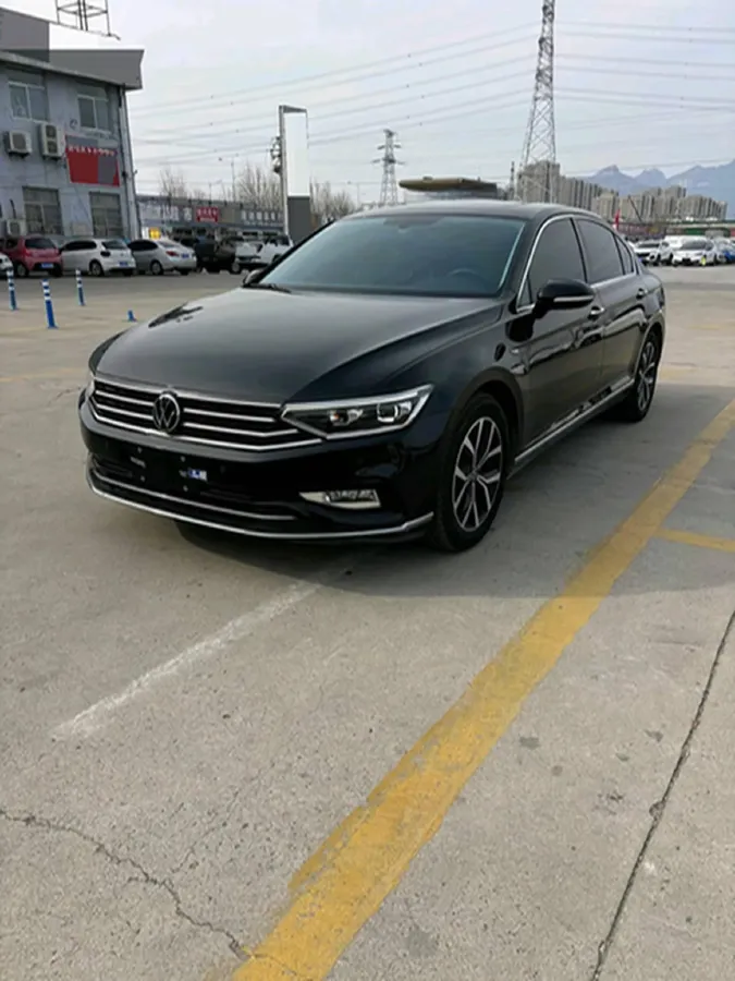 2020 Volkswagen Magotan 2.0T 186HP L4 7DCT,autocango,china used car exporter,china ev exporter,chinese used car exporter,chinese used ev exporter