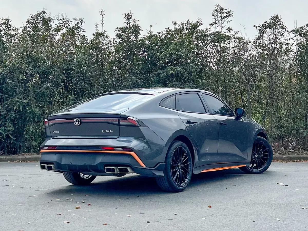 2024 ChangAn UNI-V 1.5T 188HP L4 7DCT,autocango,china used car exporter,china ev exporter,chinese used car exporter,chinese used ev exporter