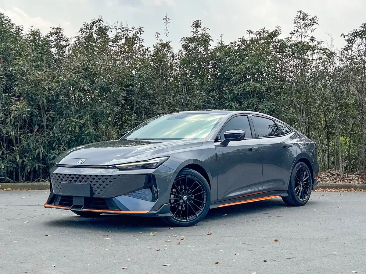 2024 ChangAn UNI-V 1.5T 188HP L4 7DCT,autocango,china used car exporter,china ev exporter,chinese used car exporter,chinese used ev exporter