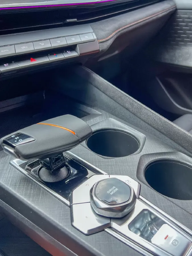 2024 ChangAn UNI-V 1.5T 188HP L4 7DCT,autocango,china used car exporter,china ev exporter,chinese used car exporter,chinese used ev exporter