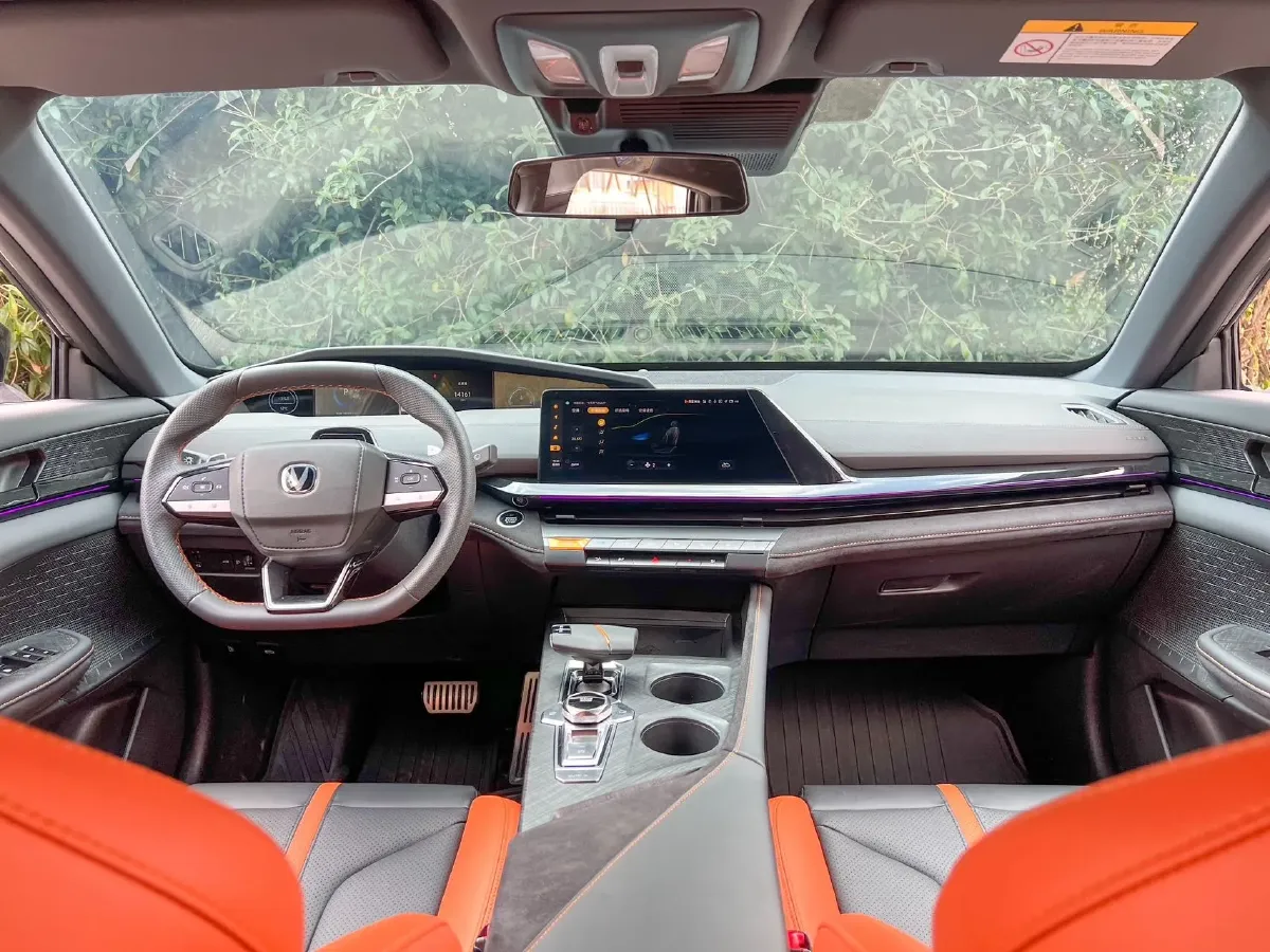 2024 ChangAn UNI-V 1.5T 188HP L4 7DCT,autocango,china used car exporter,china ev exporter,chinese used car exporter,chinese used ev exporter