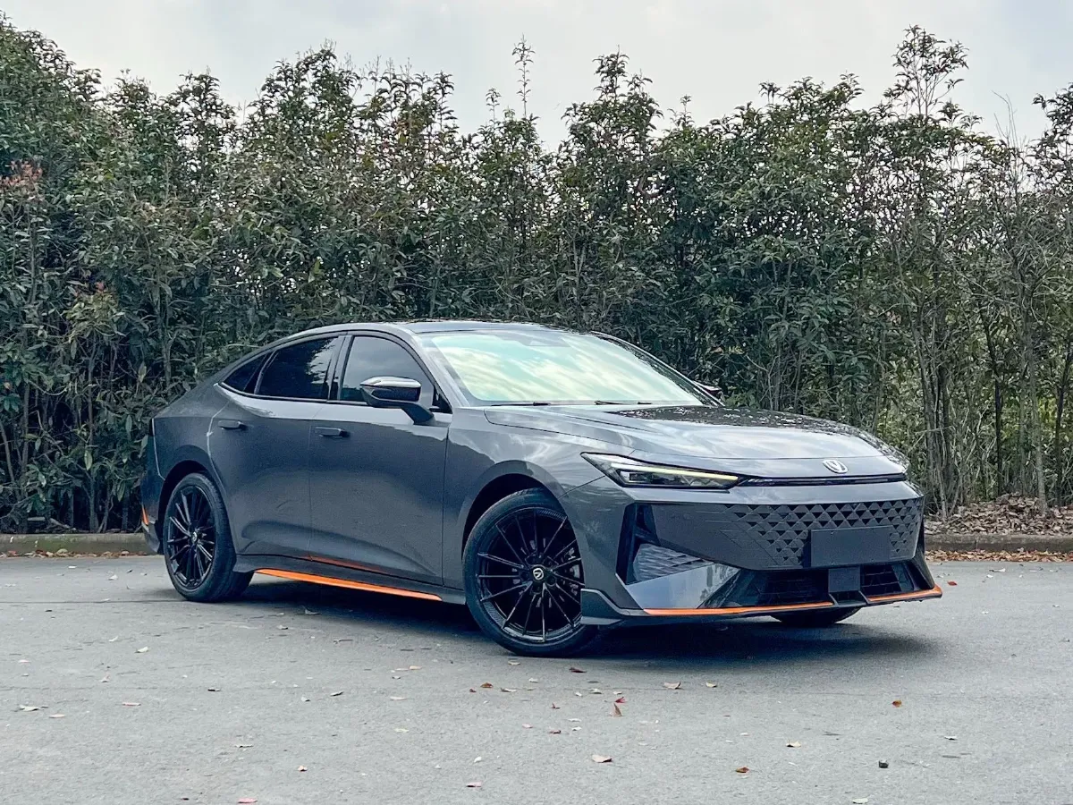 2024 ChangAn UNI-V 1.5T 188HP L4 7DCT,autocango,china used car exporter,china ev exporter,chinese used car exporter,chinese used ev exporter