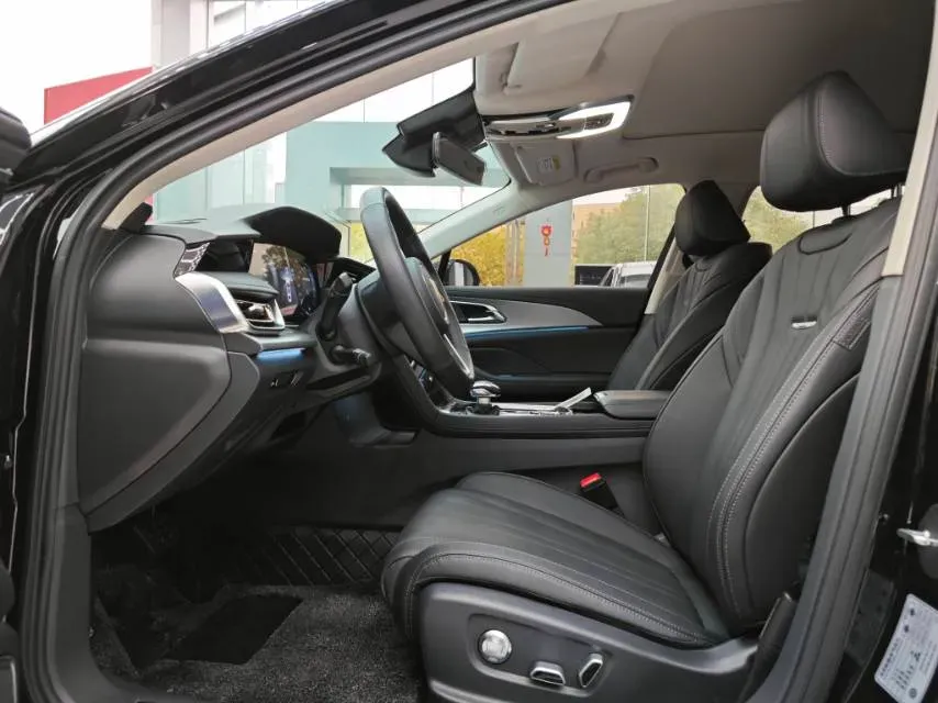 2024 HongQi H5 2.0T 224HP L4 8AT,autocango,china used car exporter,china ev exporter,chinese used car exporter,chinese used ev exporter