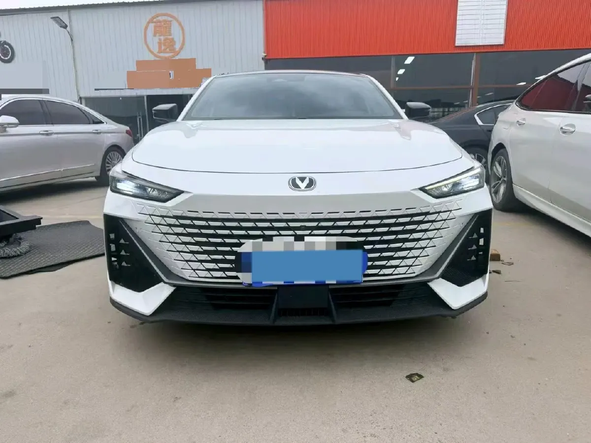 2022 ChangAn UNI-V 1.5T 188HP L4 7DCT,autocango,china used car exporter,china ev exporter,chinese used car exporter,chinese used ev exporter