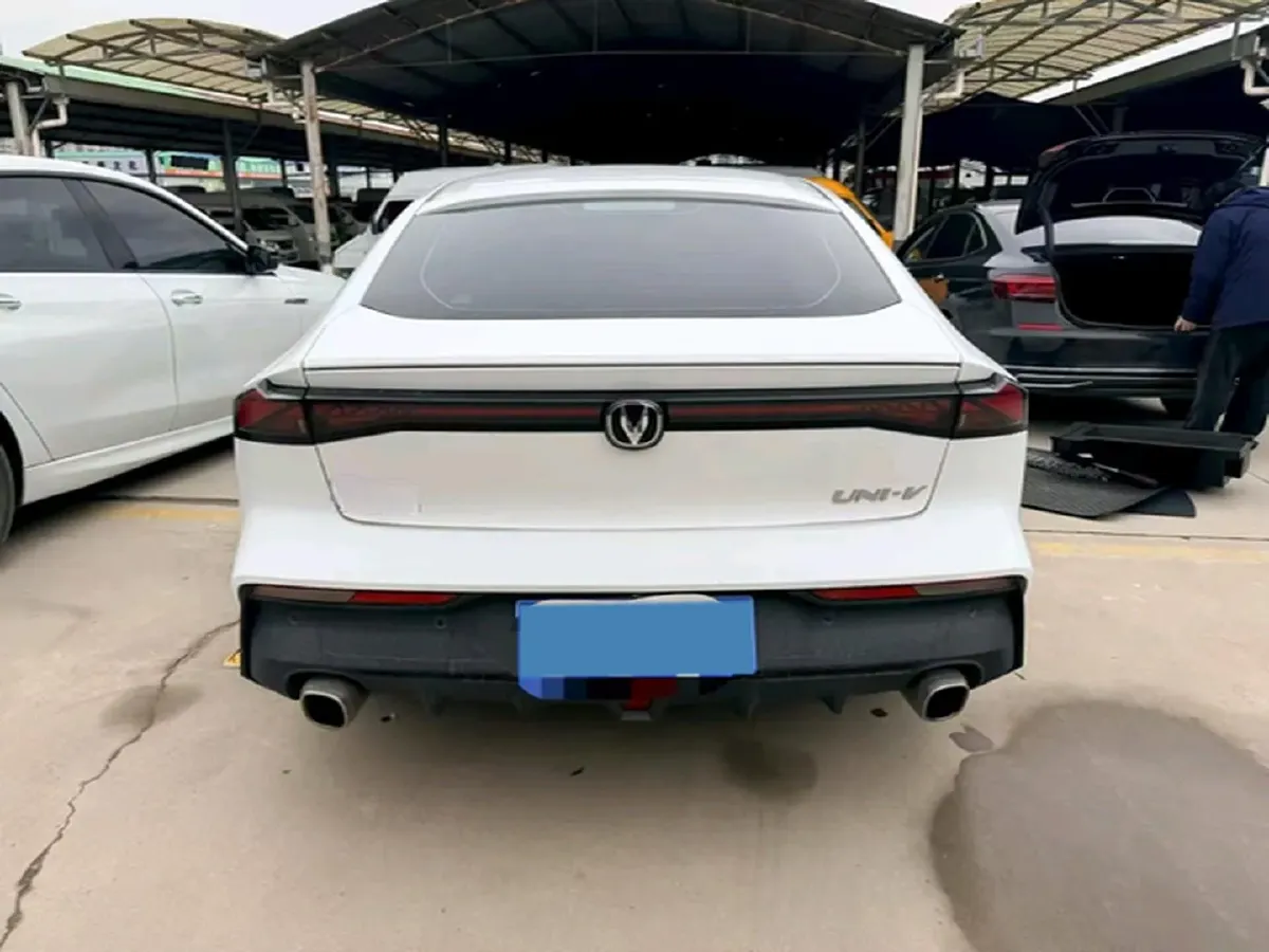 2022 ChangAn UNI-V 1.5T 188HP L4 7DCT,autocango,china used car exporter,china ev exporter,chinese used car exporter,chinese used ev exporter