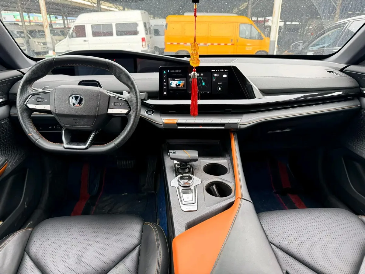 2022 ChangAn UNI-V 1.5T 188HP L4 7DCT,autocango,china used car exporter,china ev exporter,chinese used car exporter,chinese used ev exporter