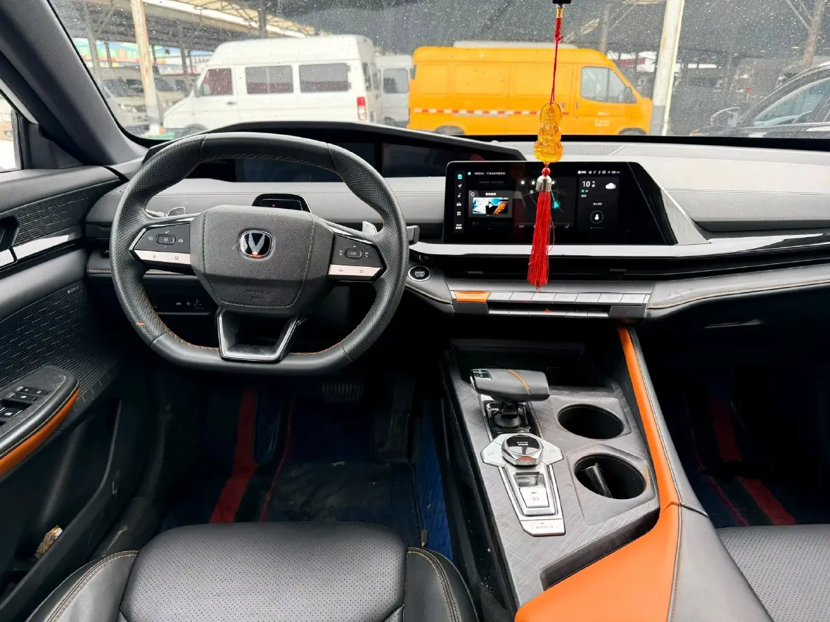 2022 ChangAn UNI-V 1.5T 188HP L4 7DCT,autocango,china used car exporter,china ev exporter,chinese used car exporter,chinese used ev exporter