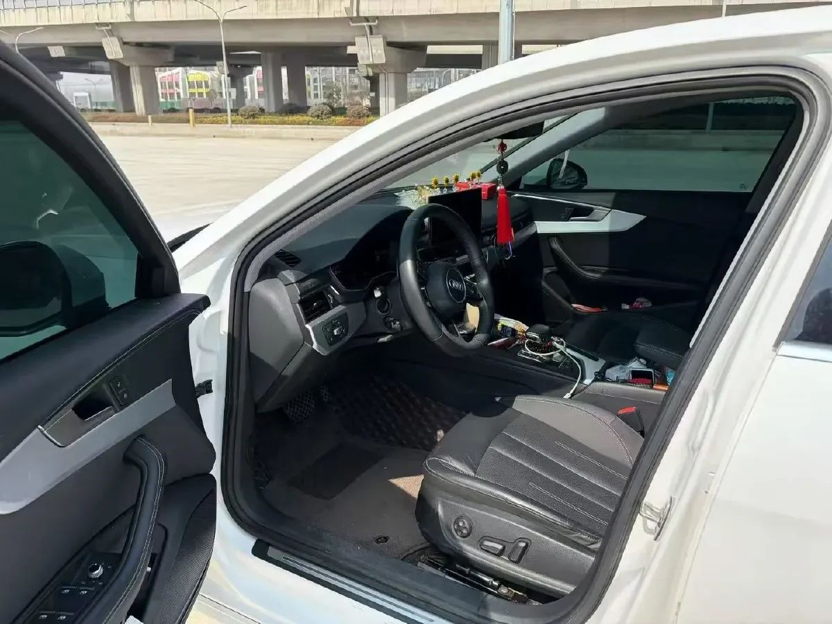 2020 Audi A4L 2.0T 190HP L4 7DCT,autocango,china used car exporter,china ev exporter,chinese used car exporter,chinese used ev exporter