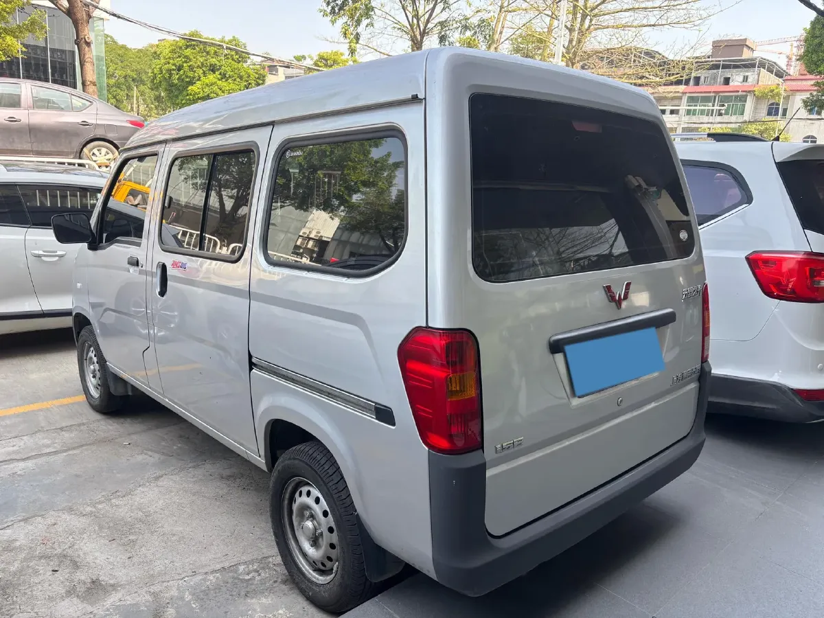 2023 WuLing ZhiGuang 1.5L 102HP L4 5MT,autocango,china used car exporter,china ev exporter,chinese used car exporter,chinese used ev exporter