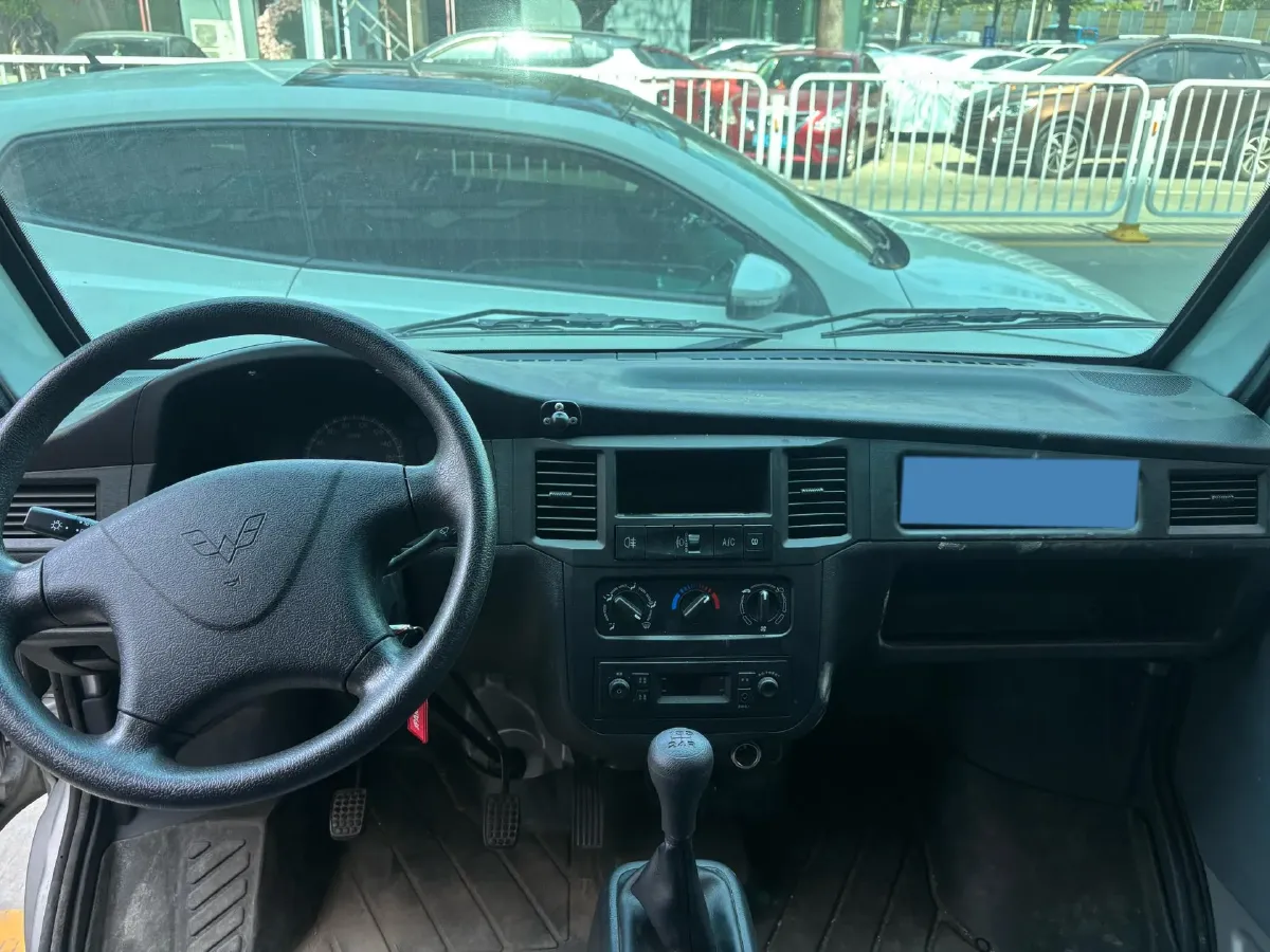 2023 WuLing ZhiGuang 1.5L 102HP L4 5MT,autocango,china used car exporter,china ev exporter,chinese used car exporter,chinese used ev exporter