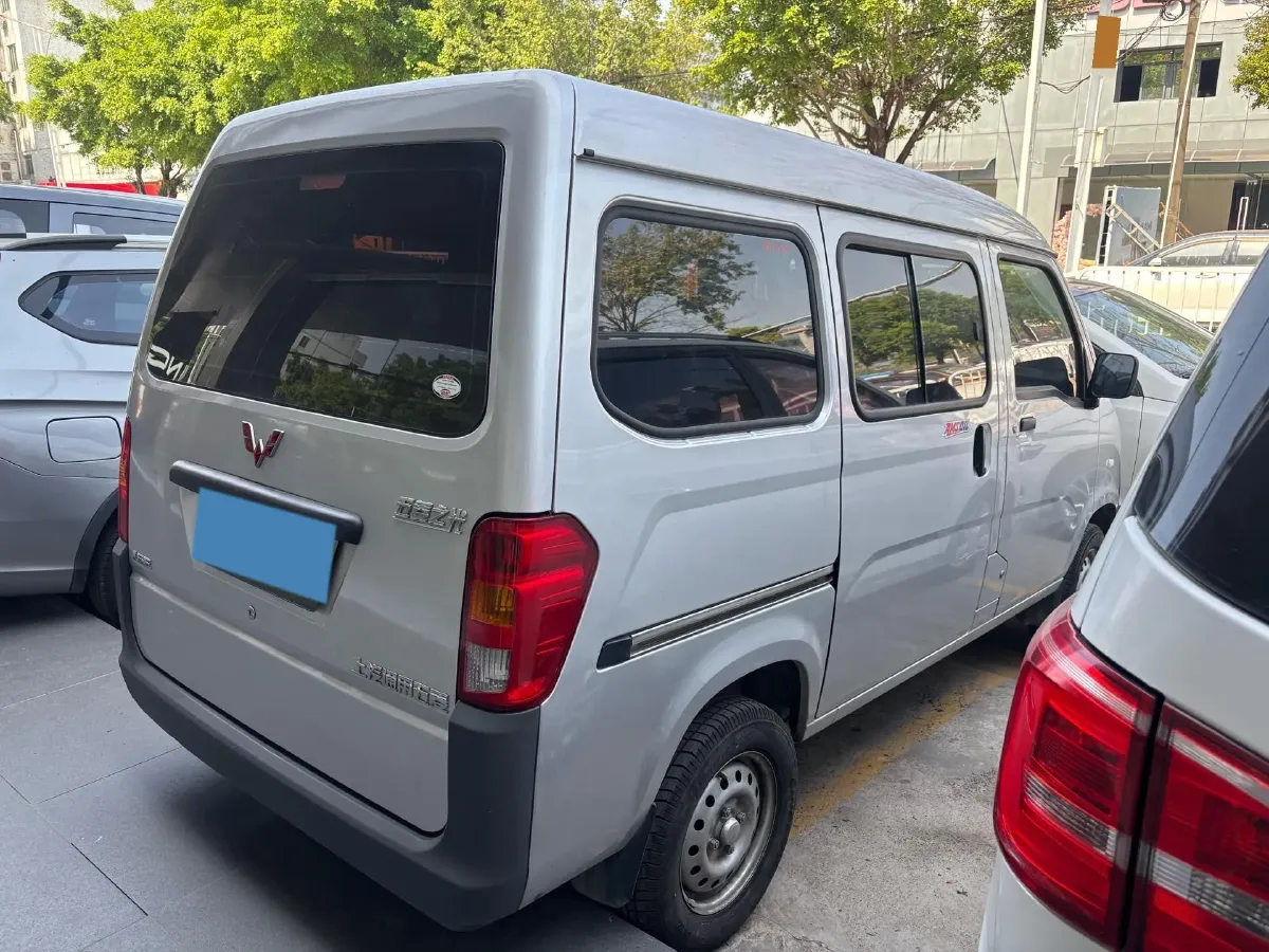2023 WuLing ZhiGuang 1.5L 102HP L4 5MT,autocango,china used car exporter,china ev exporter,chinese used car exporter,chinese used ev exporter