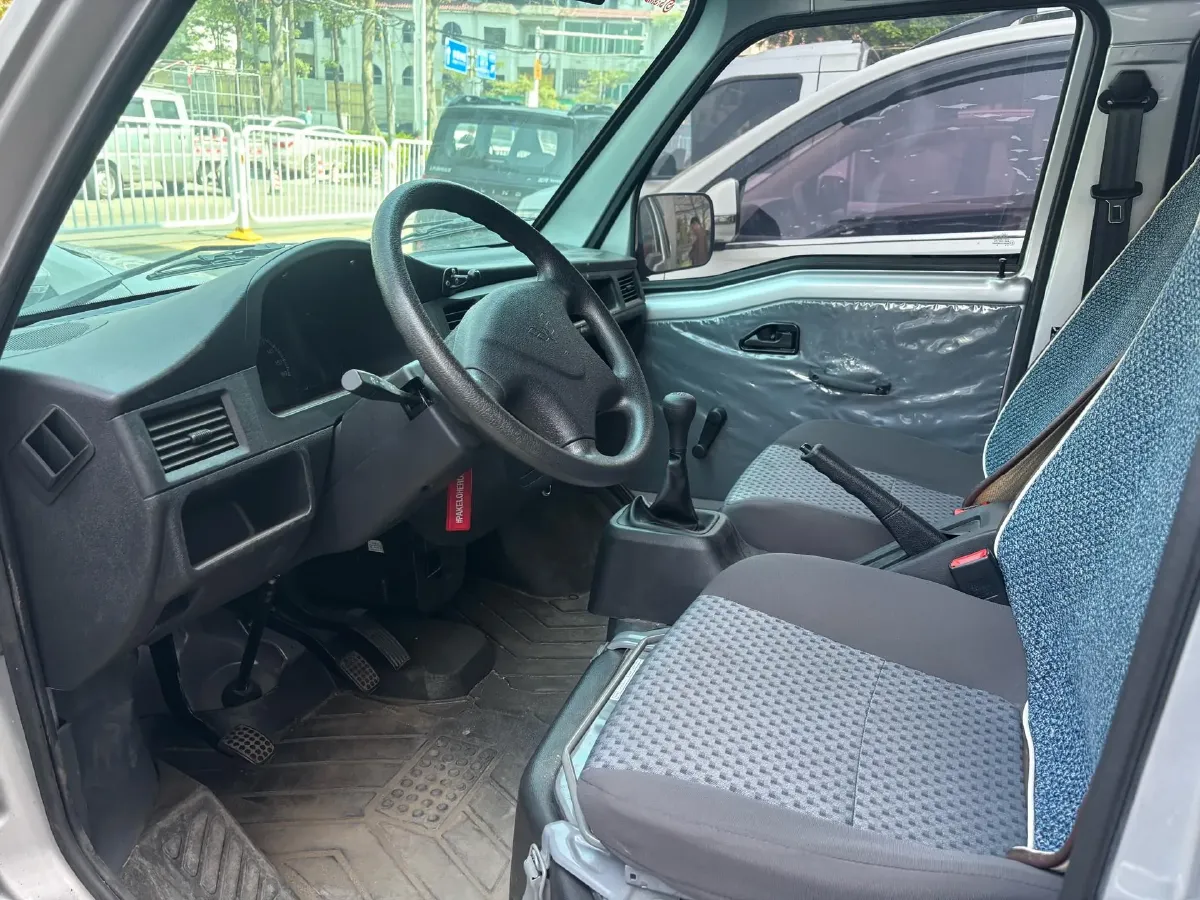 2023 WuLing ZhiGuang 1.5L 102HP L4 5MT,autocango,china used car exporter,china ev exporter,chinese used car exporter,chinese used ev exporter