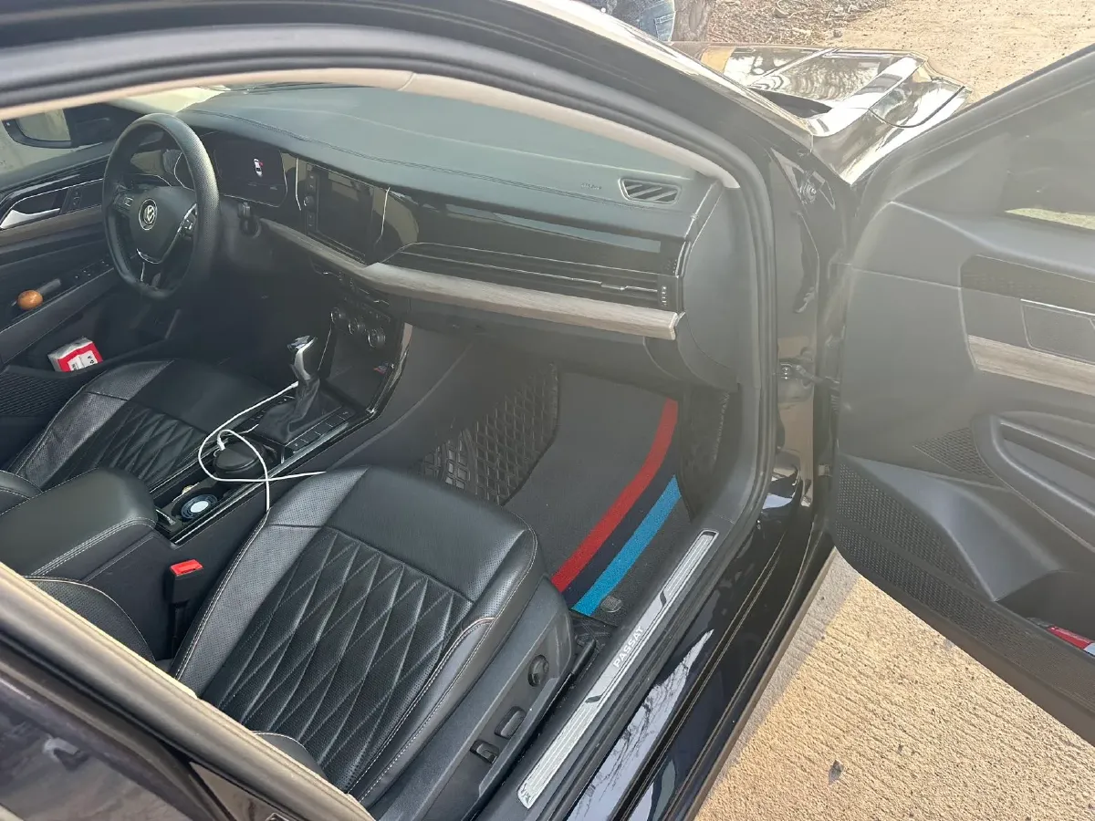 2019 Volvo V40 1.5T 152HP L4 6AT,autocango,china used car exporter,china ev exporter,chinese used car exporter,chinese used ev exporter