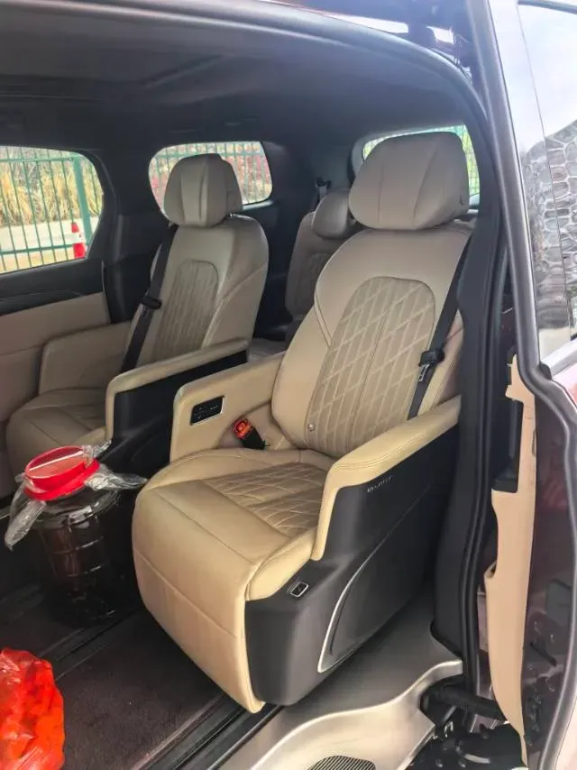 2023 Buick GL8 2.0T 237HP L4 9AT,autocango,china used car exporter,china ev exporter,chinese used car exporter,chinese used ev exporter