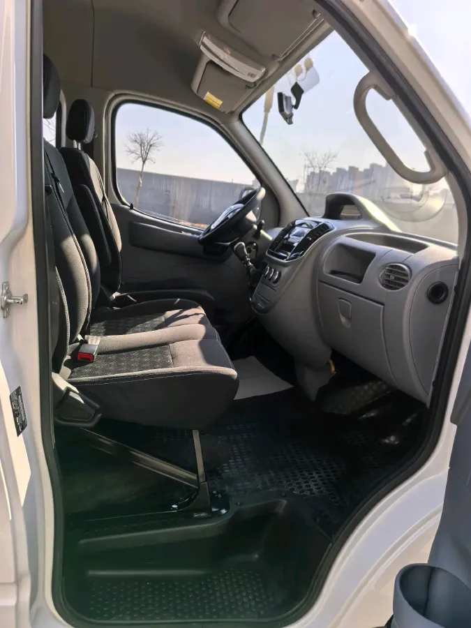 2019 MAXUS XinTu V80 2.0T 139HP L4 6MT,autocango,china used car exporter,china ev exporter,chinese used car exporter,chinese used ev exporter