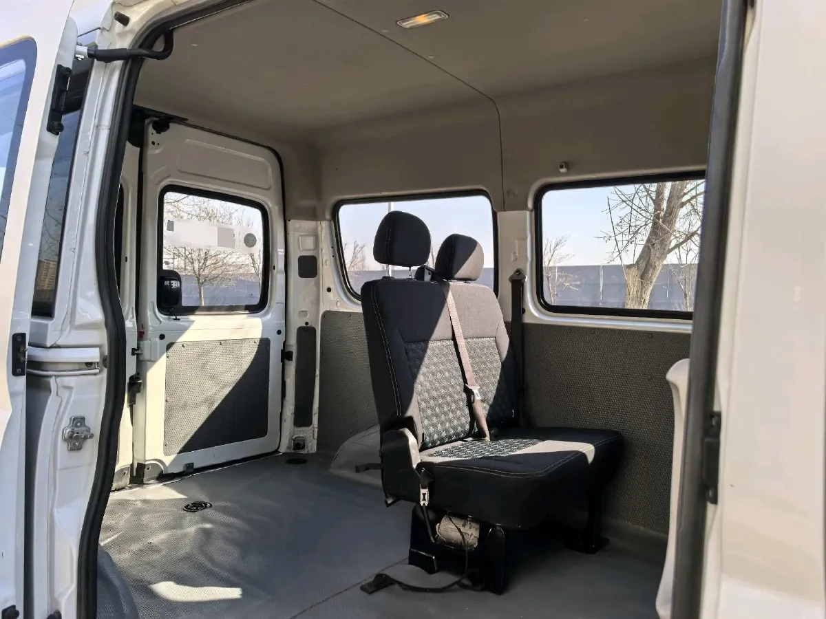 2019 MAXUS XinTu V80 2.0T 139HP L4 6MT,autocango,china used car exporter,china ev exporter,chinese used car exporter,chinese used ev exporter