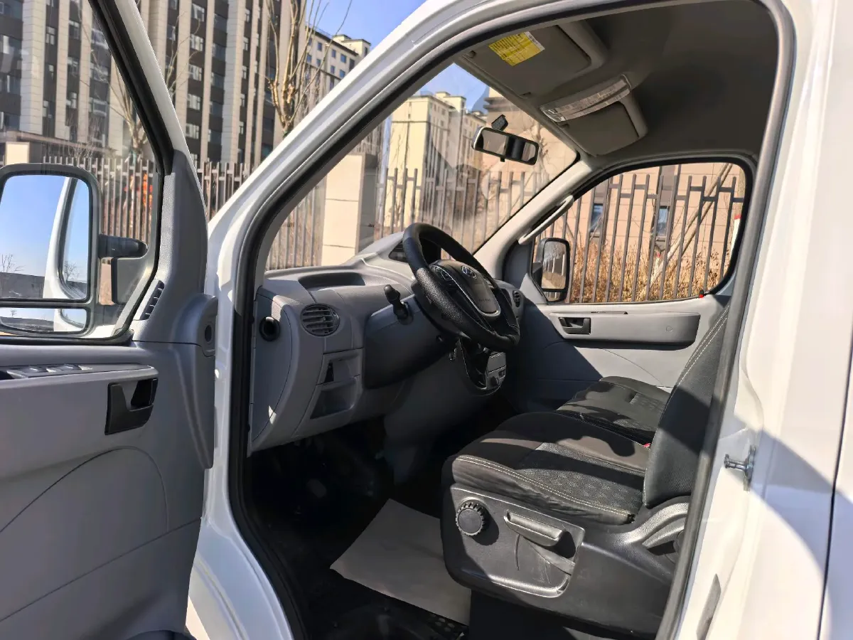 2019 MAXUS XinTu V80 2.0T 139HP L4 6MT,autocango,china used car exporter,china ev exporter,chinese used car exporter,chinese used ev exporter